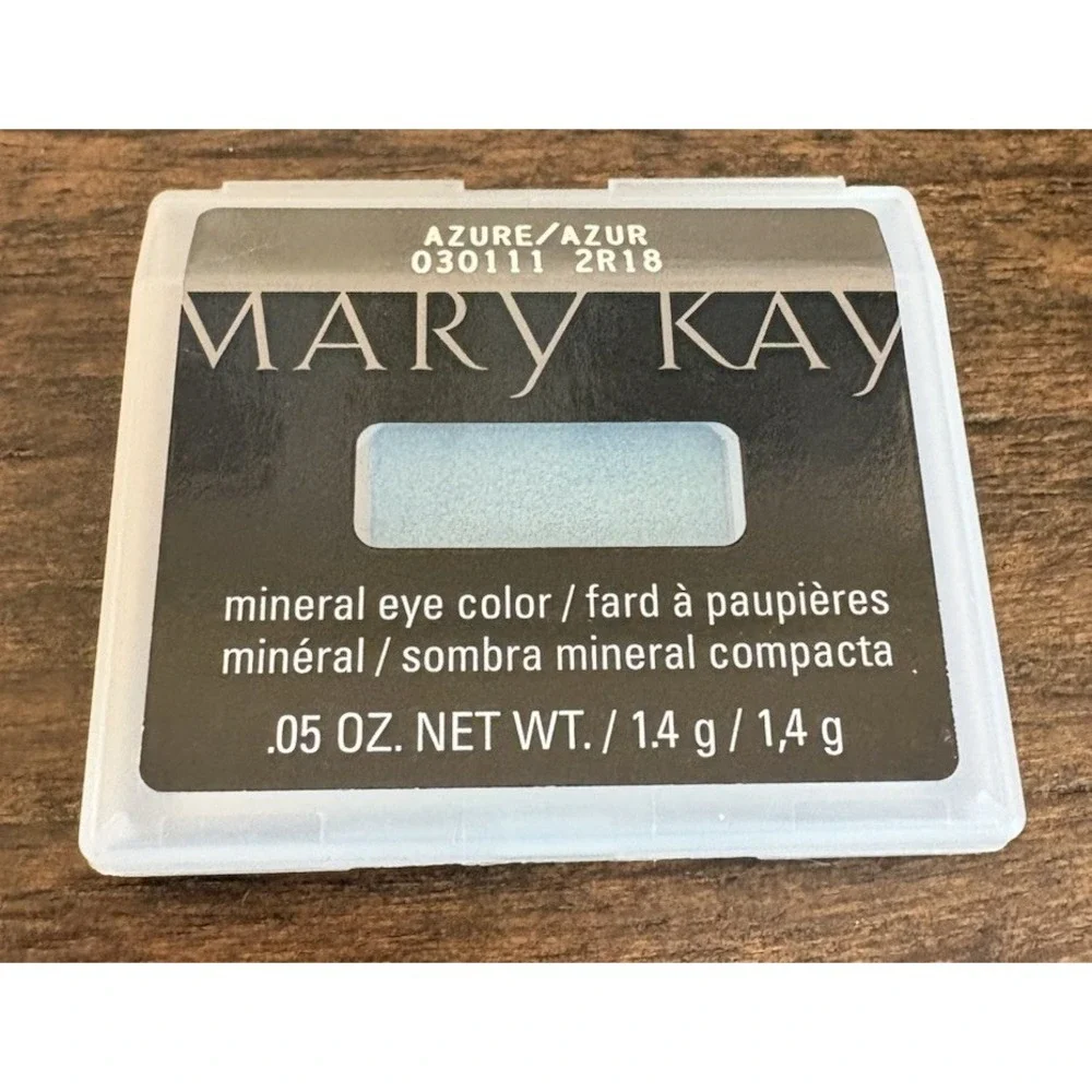 MARY KAY Mineral Eye Color Shadow AZURE Blue Shimmer .05 oz 030111 Retired New